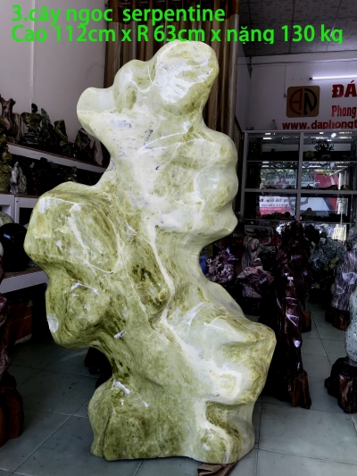 Cây đá serpentine cao 112 cm nặng 135 kg